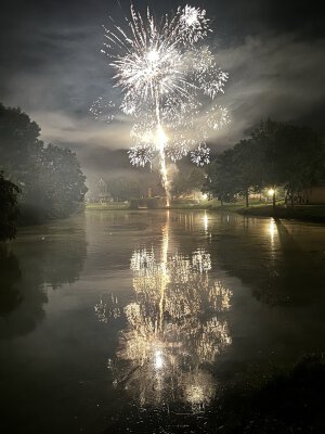 Feuerwerk zum Weiherfest in Büchenbach 2023 - 